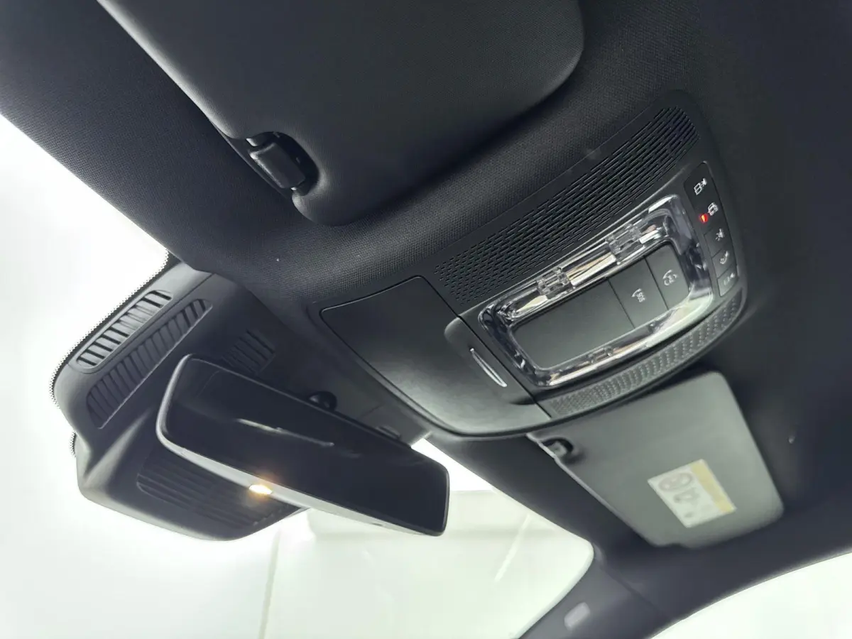 160 Business Solution | Cruise Control | Achteruitrijcamera | Keyless | Lane Assist | lichtmetalen velgen 16"|