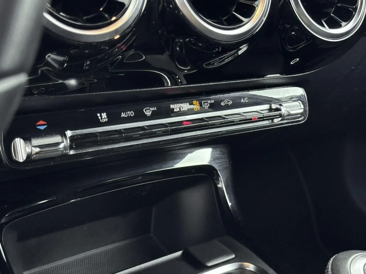 160 Business Solution | Cruise Control | Achteruitrijcamera | Keyless | Lane Assist | lichtmetalen velgen 16"|