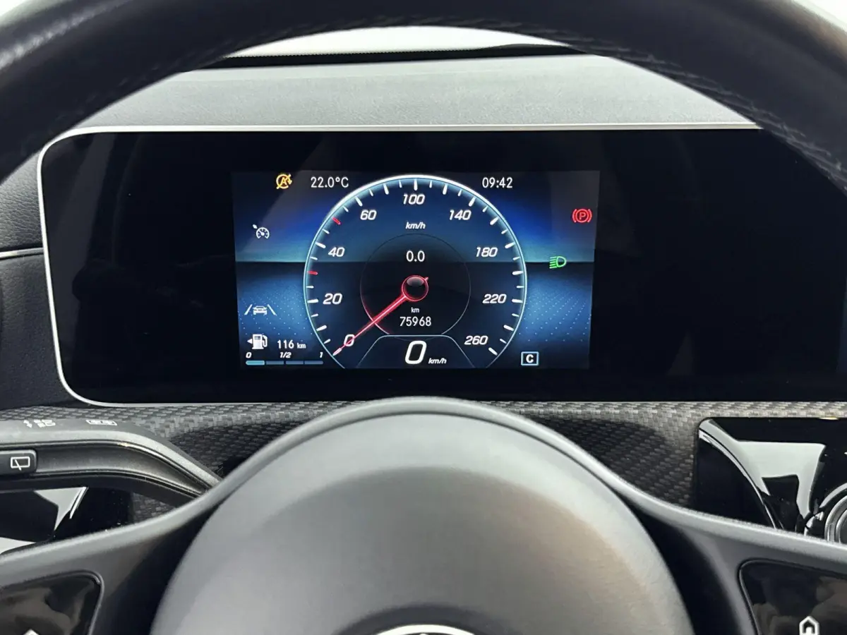 160 Business Solution | Cruise Control | Achteruitrijcamera | Keyless | Lane Assist | lichtmetalen velgen 16"|