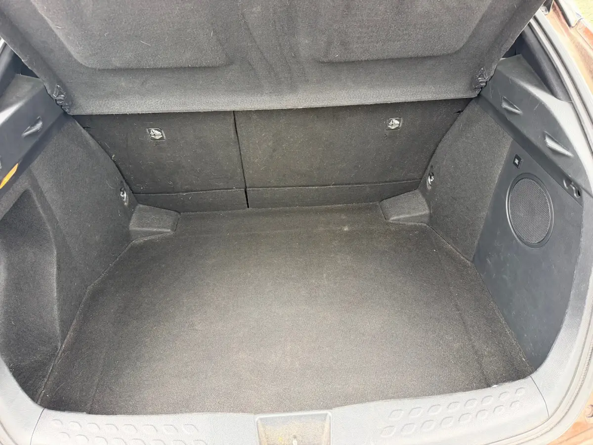 1.8 Hybrid Executive - Phantom Brown - Cruise/Carplay/Camera