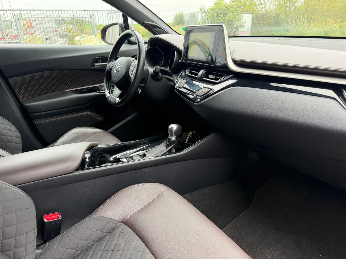 1.8 Hybrid Executive - Phantom Brown - Cruise/Carplay/Camera