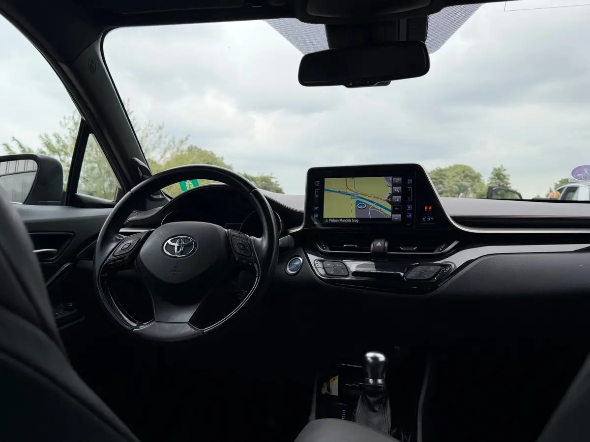 1.8 Hybrid Executive - Phantom Brown - Cruise/Carplay/Camera
