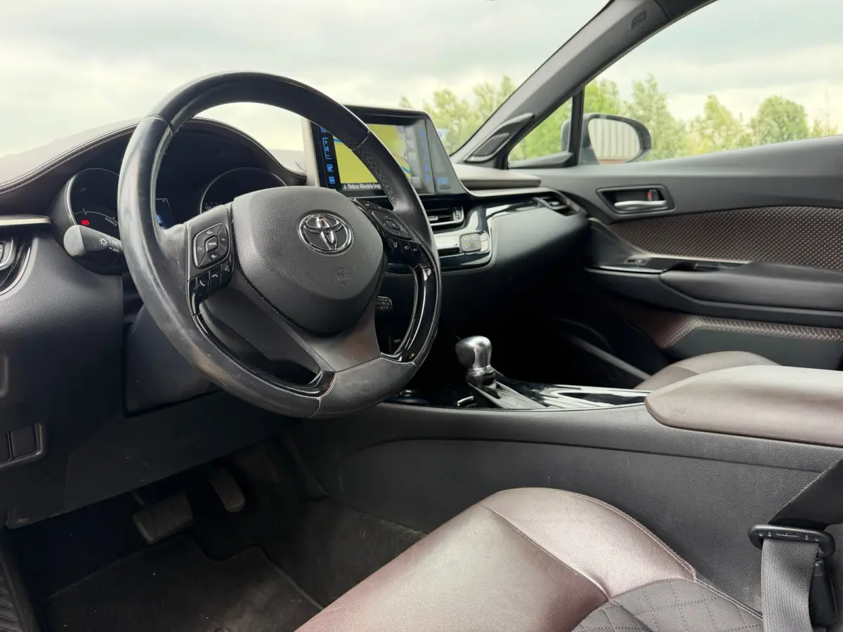 1.8 Hybrid Executive - Phantom Brown - Cruise/Carplay/Camera