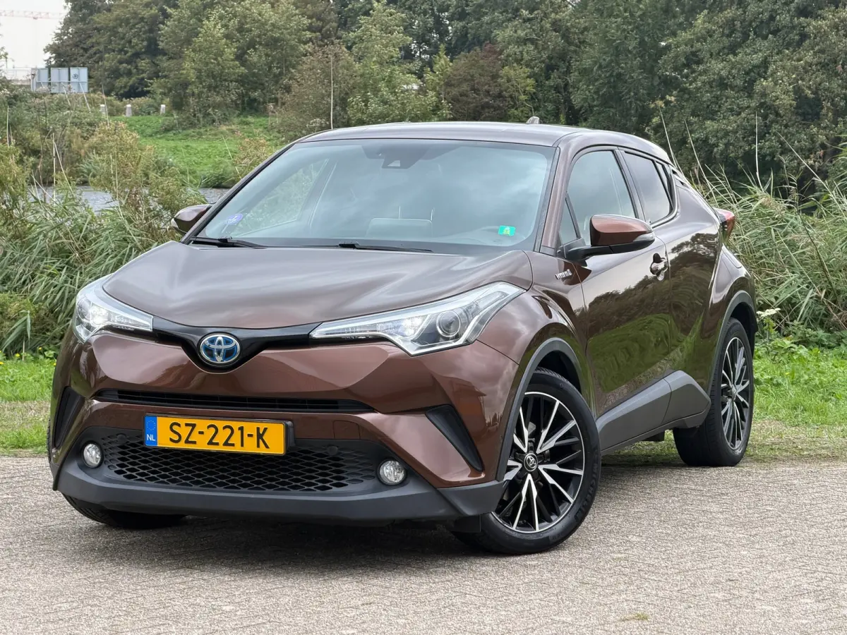 1.8 Hybrid Executive - Phantom Brown - Cruise/Carplay/Camera