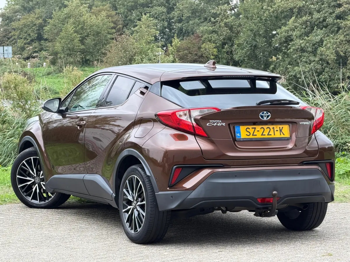1.8 Hybrid Executive - Phantom Brown - Cruise/Carplay/Camera