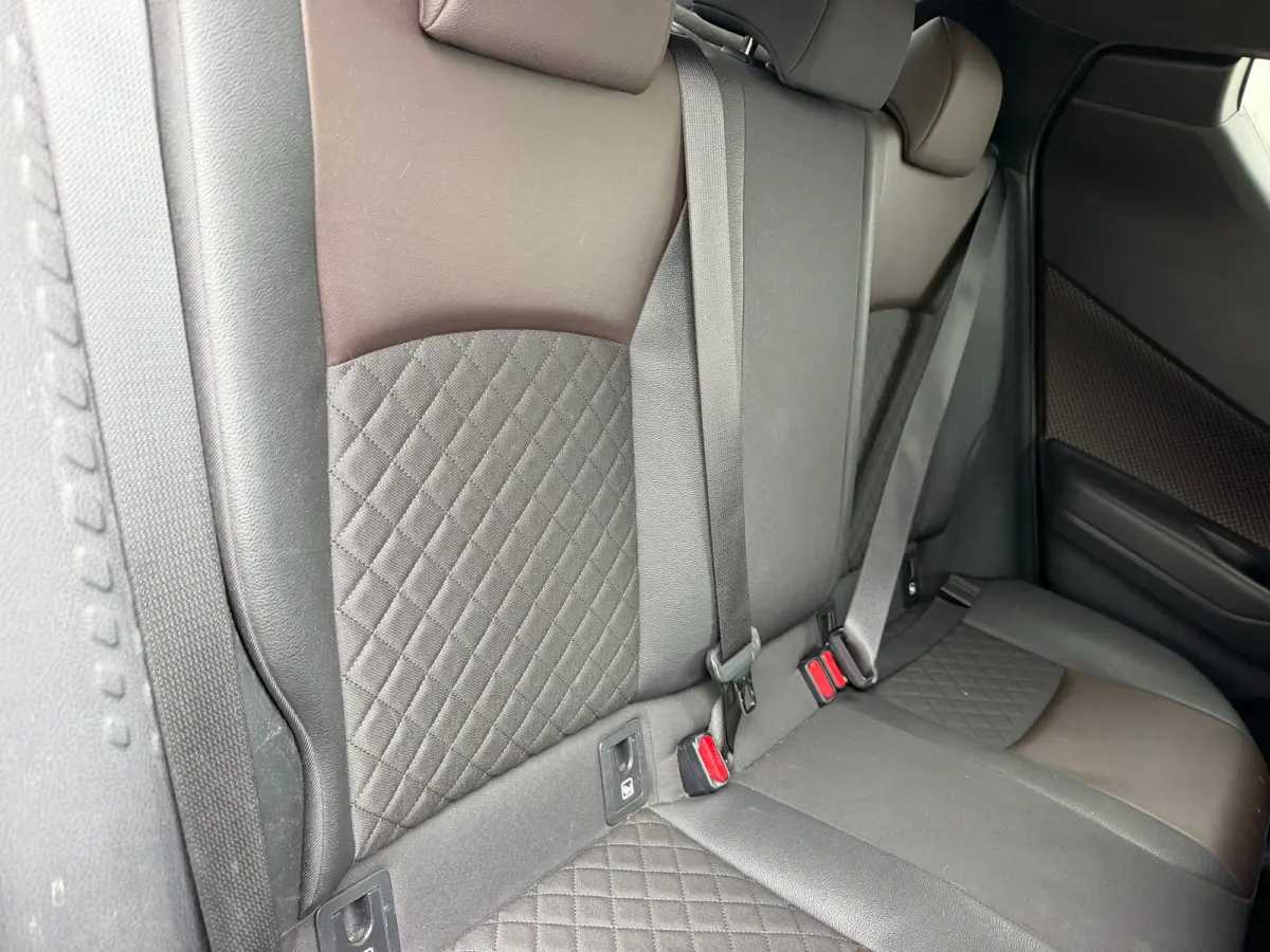 1.8 Hybrid Executive - Phantom Brown - Cruise/Carplay/Camera