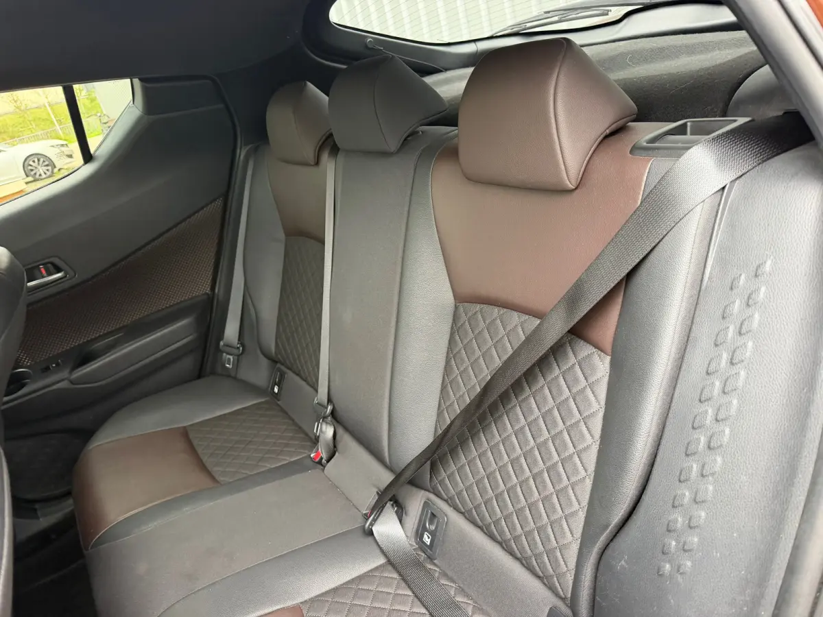 1.8 Hybrid Executive - Phantom Brown - Cruise/Carplay/Camera