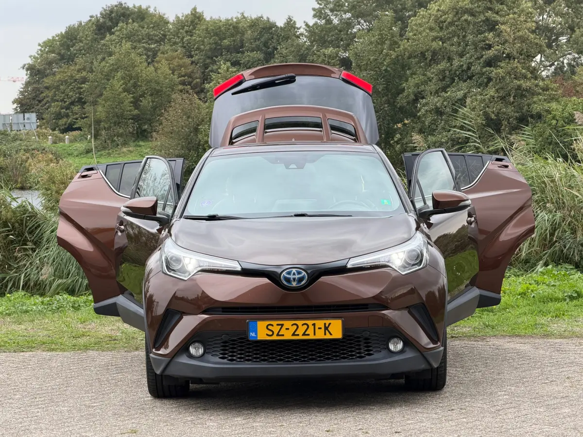 1.8 Hybrid Executive - Phantom Brown - Cruise/Carplay/Camera