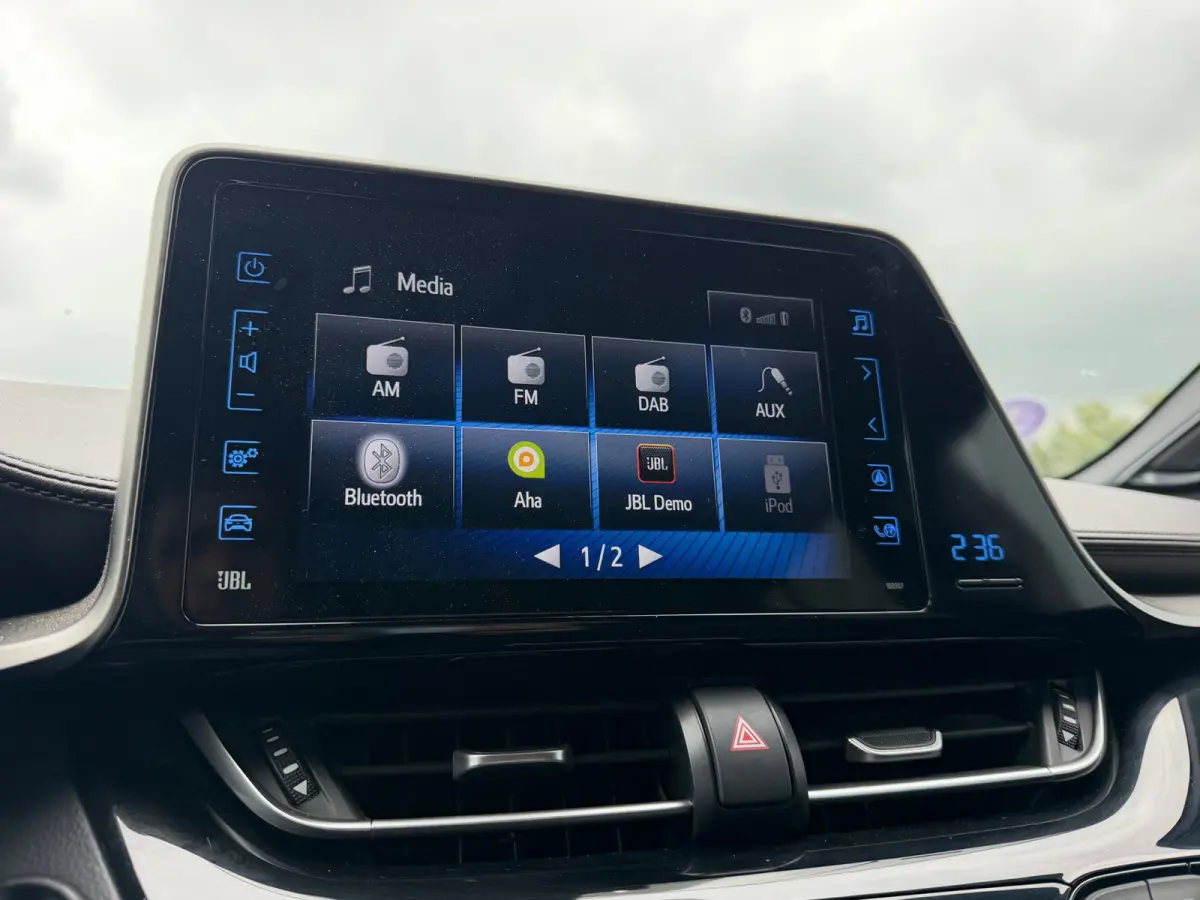 1.8 Hybrid Executive - Phantom Brown - Cruise/Carplay/Camera