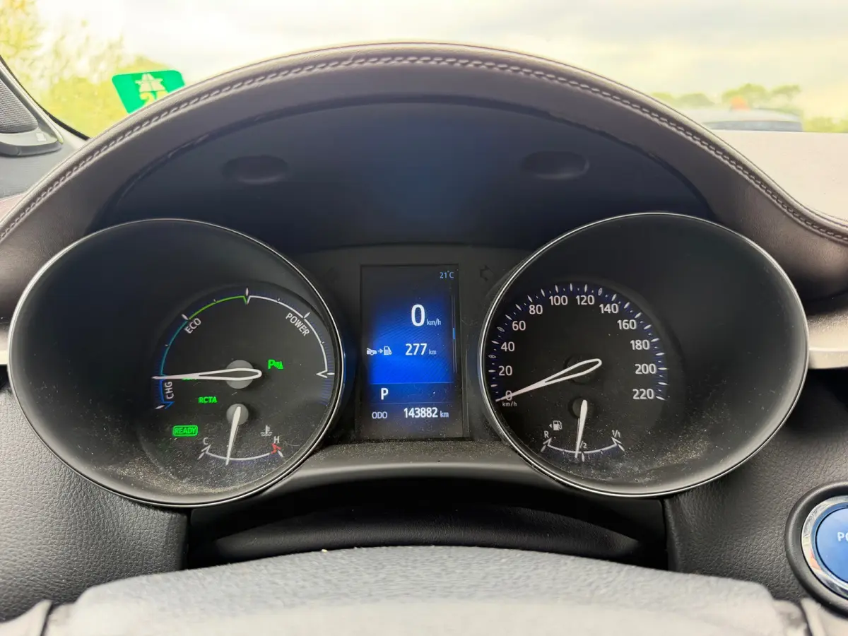 1.8 Hybrid Executive - Phantom Brown - Cruise/Carplay/Camera
