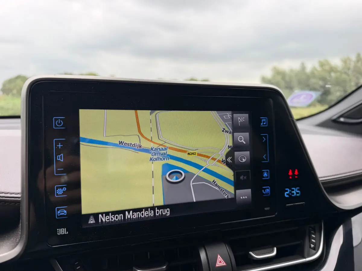 1.8 Hybrid Executive - Phantom Brown - Cruise/Carplay/Camera