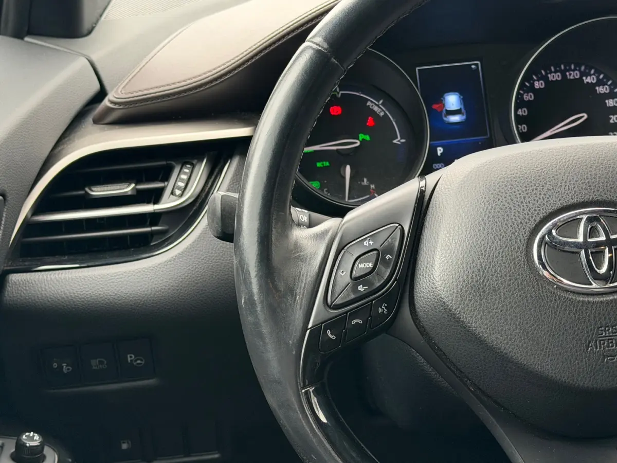 1.8 Hybrid Executive - Phantom Brown - Cruise/Carplay/Camera