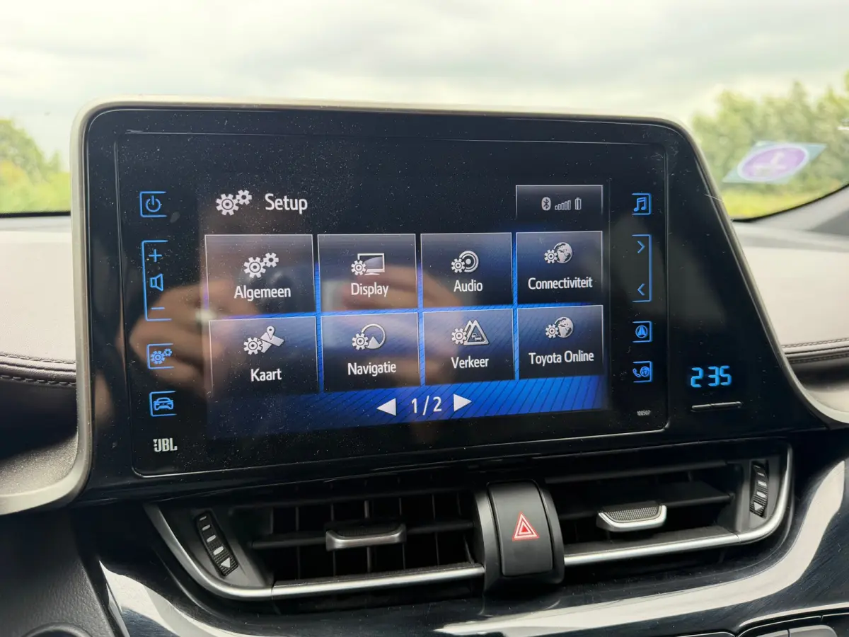 1.8 Hybrid Executive - Phantom Brown - Cruise/Carplay/Camera