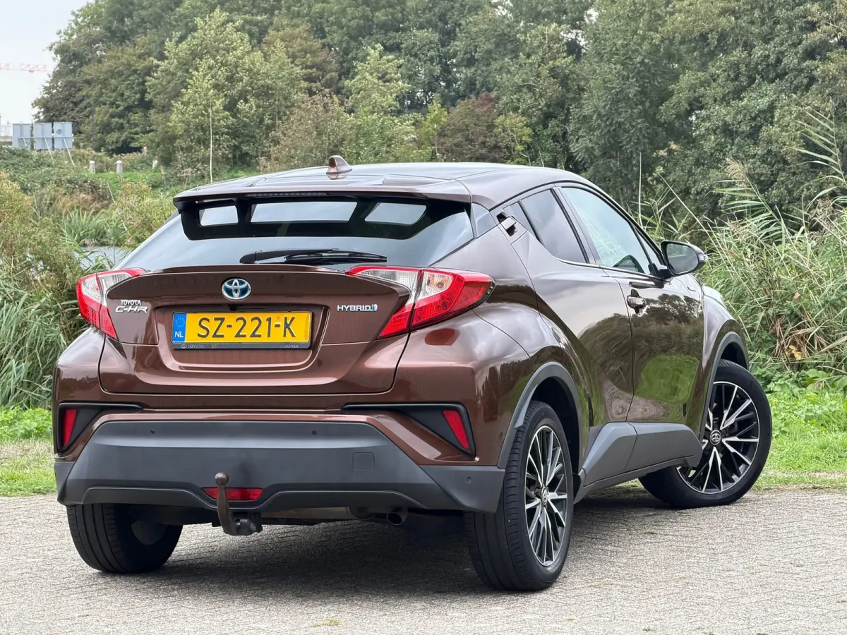 1.8 Hybrid Executive - Phantom Brown - Cruise/Carplay/Camera