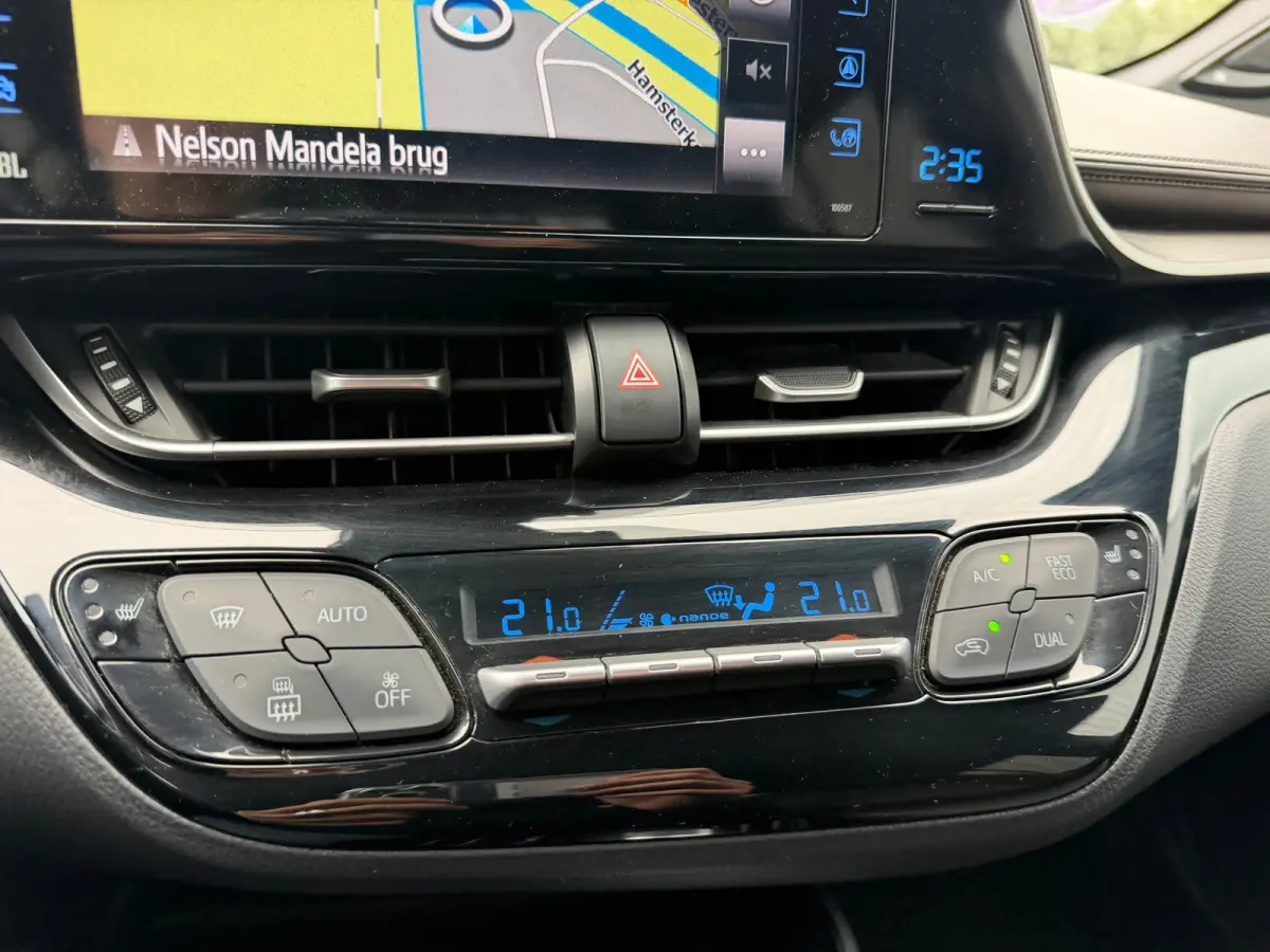 1.8 Hybrid Executive - Phantom Brown - Cruise/Carplay/Camera