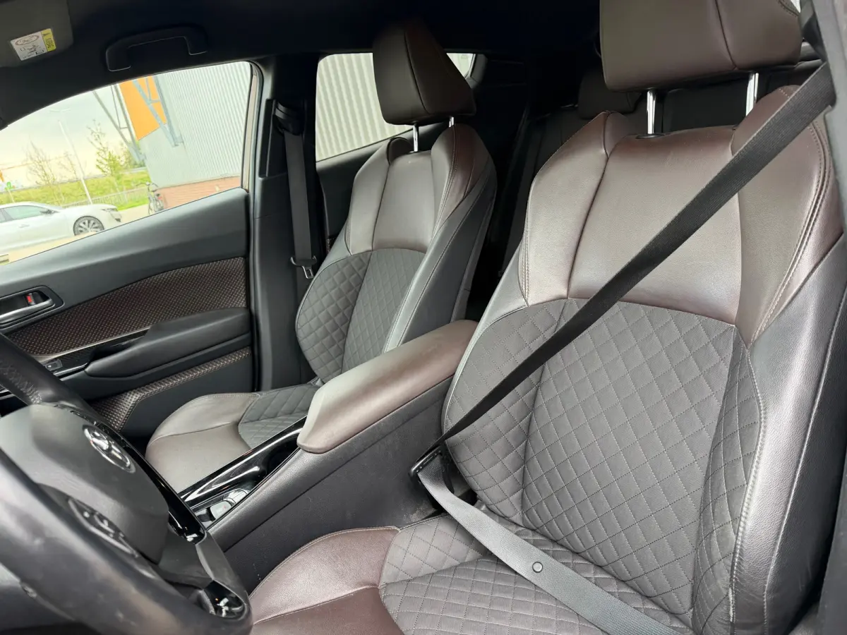 1.8 Hybrid Executive - Phantom Brown - Cruise/Carplay/Camera