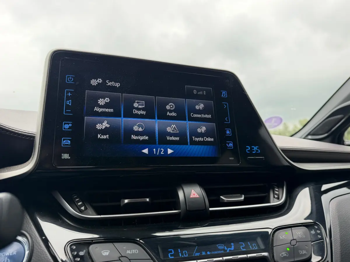 1.8 Hybrid Executive - Phantom Brown - Cruise/Carplay/Camera