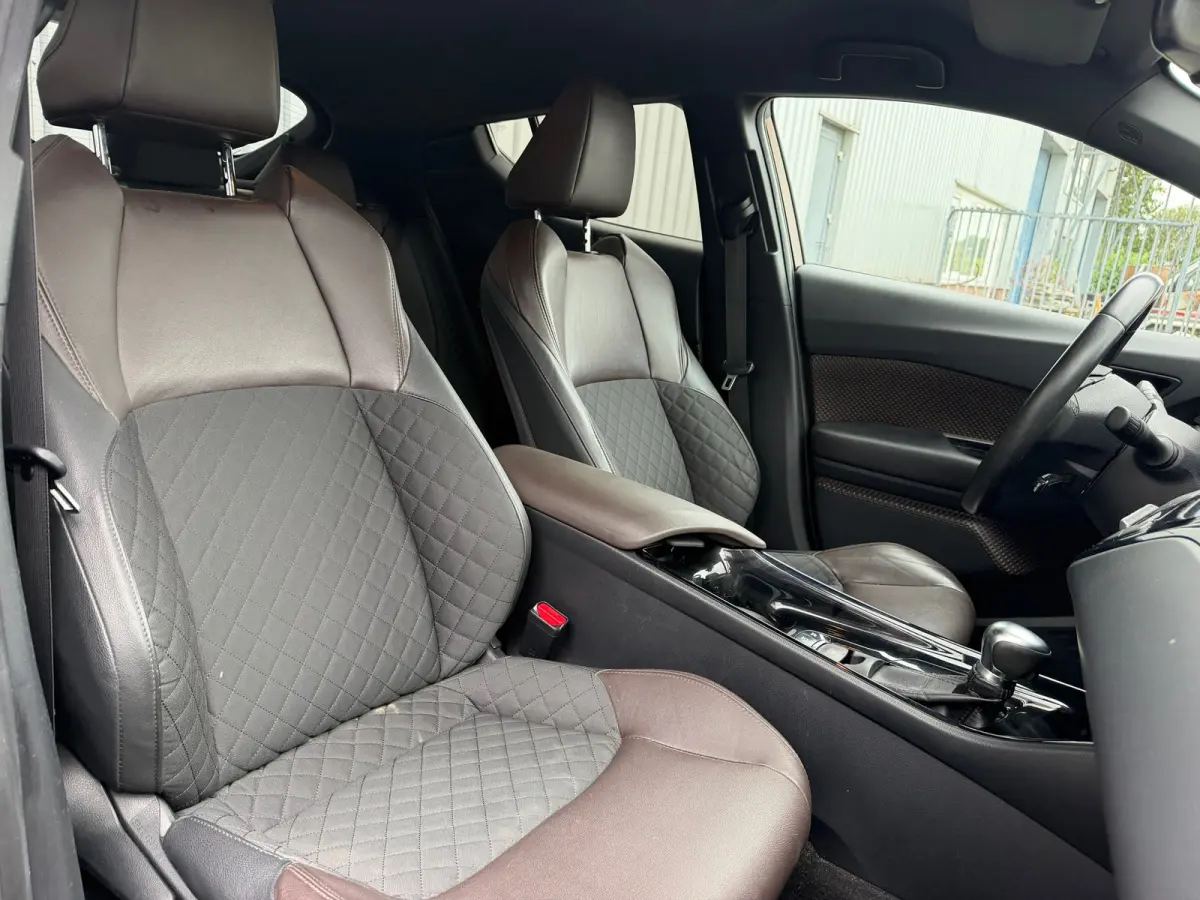 1.8 Hybrid Executive - Phantom Brown - Cruise/Carplay/Camera