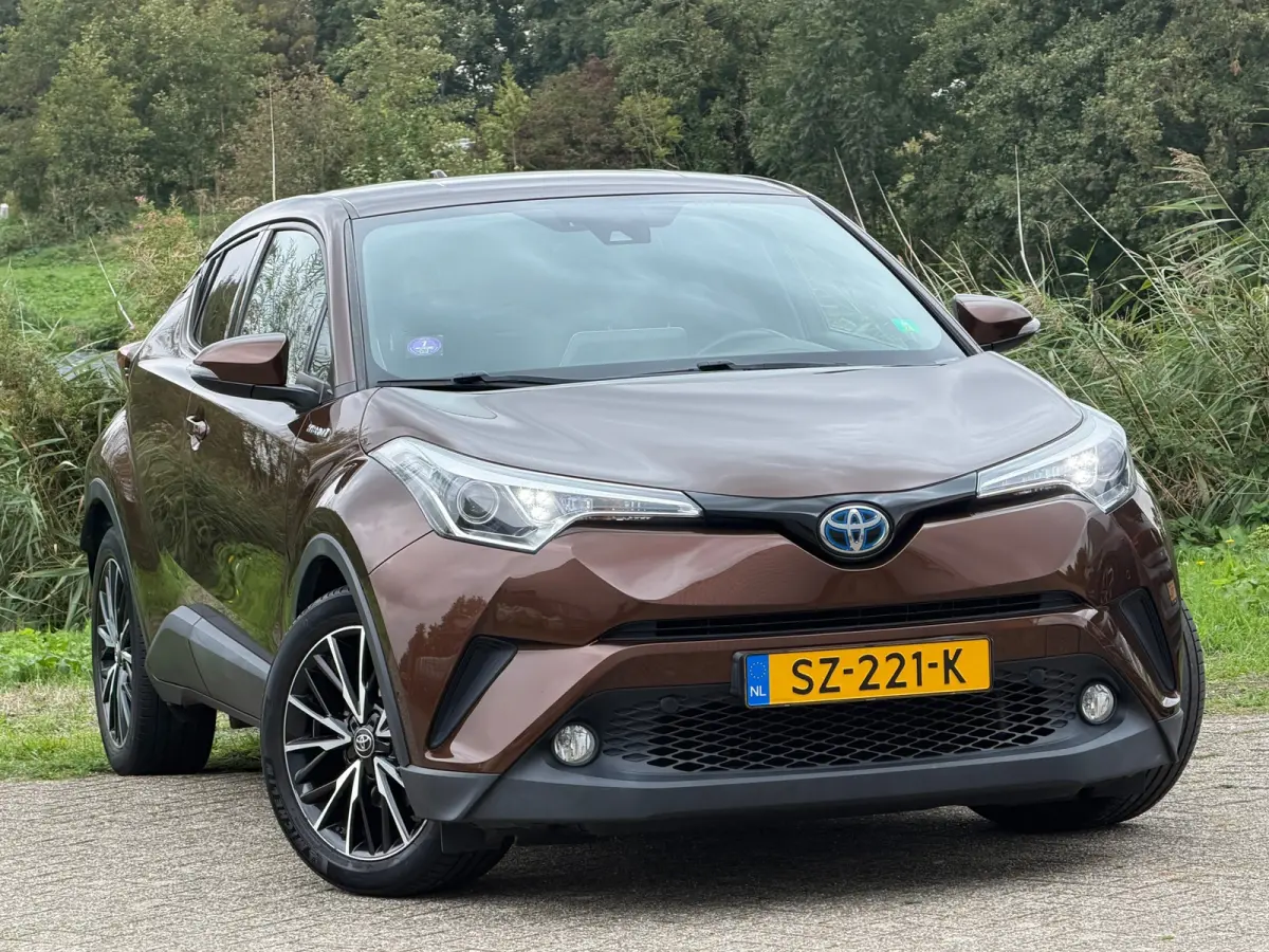 1.8 Hybrid Executive - Phantom Brown - Cruise/Carplay/Camera