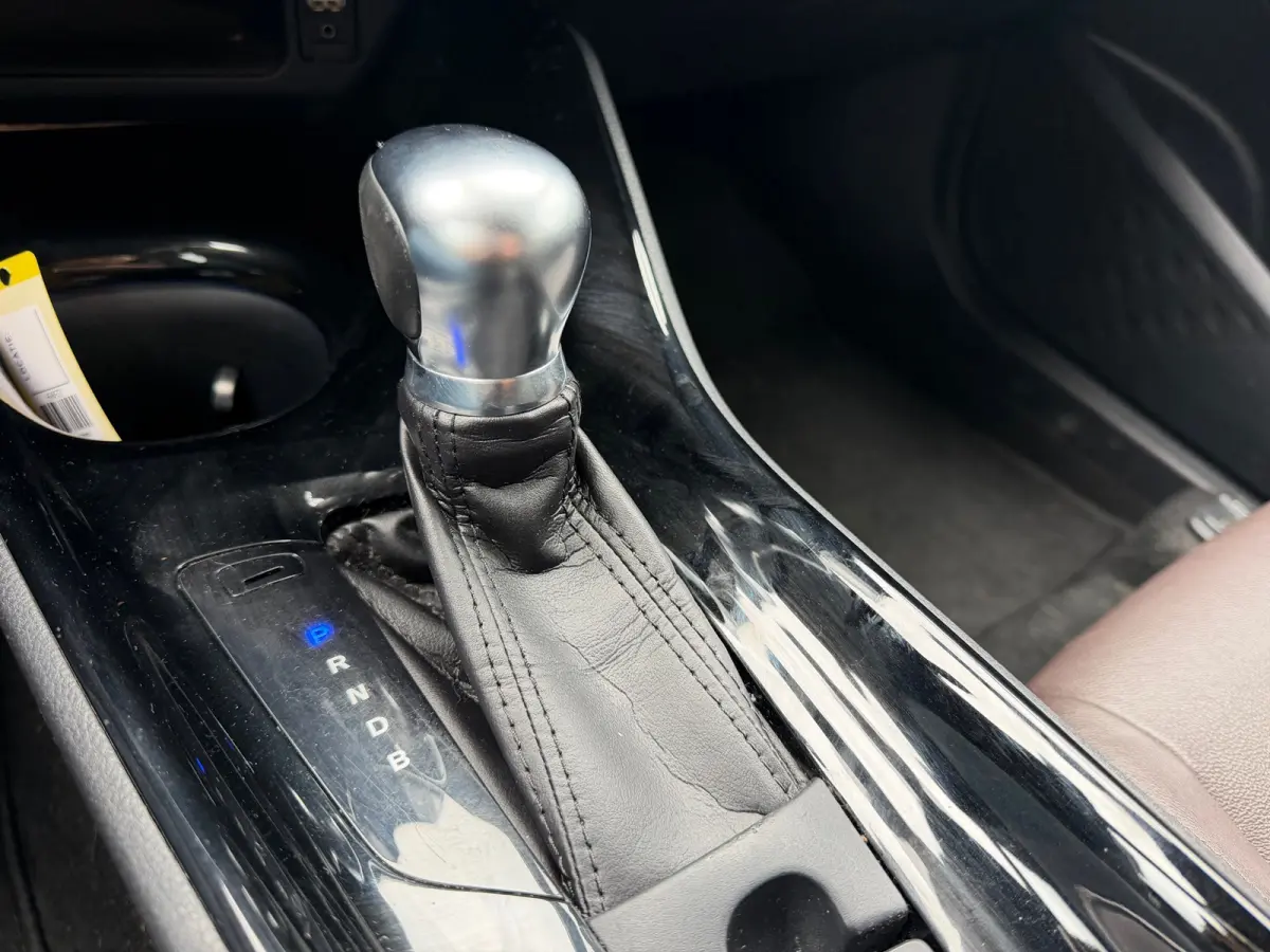 1.8 Hybrid Executive - Phantom Brown - Cruise/Carplay/Camera