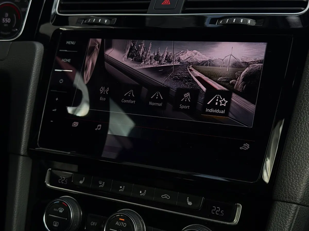 2.0 TSI GTI Performance / Pano / Dcc / Acc / Carplay / Dynaudio / Garantie / Leder / Keyless / Camera / Mode Sport