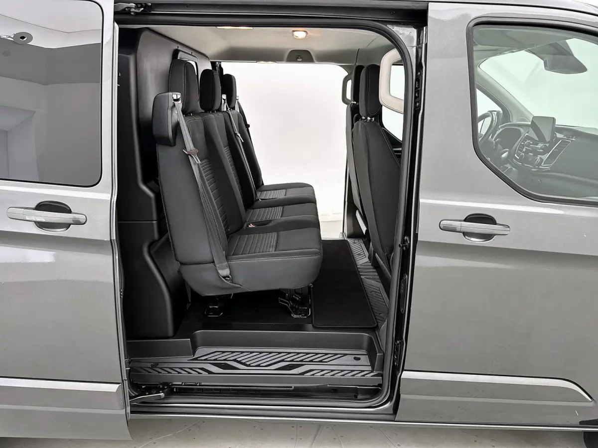 300 2.0 TDCI L2H1 Limited DC 170pk Navigatie Schuifdeur L+R Dubbele cabine Stoelverwarming