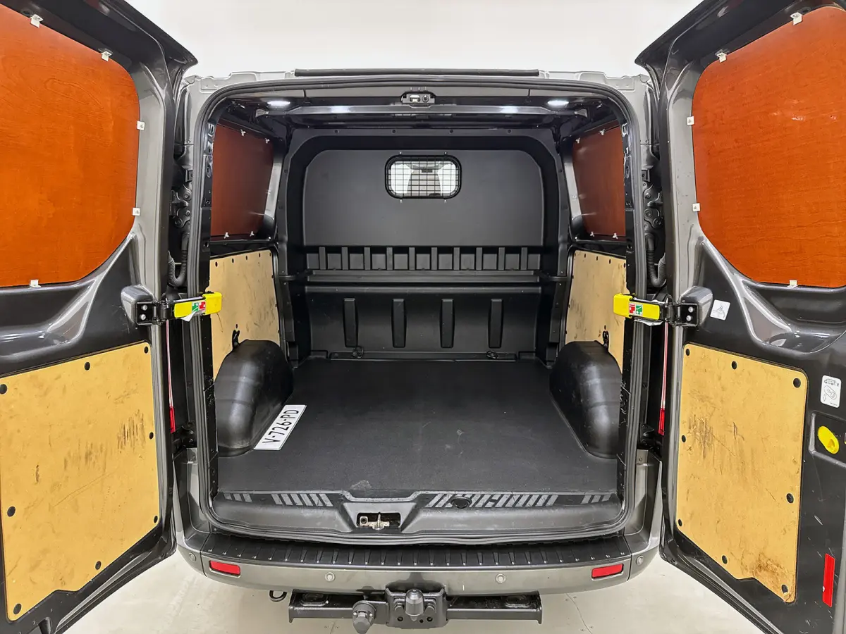 300 2.0 TDCI L2H1 Limited DC 170pk Navigatie Schuifdeur L+R Dubbele cabine Stoelverwarming