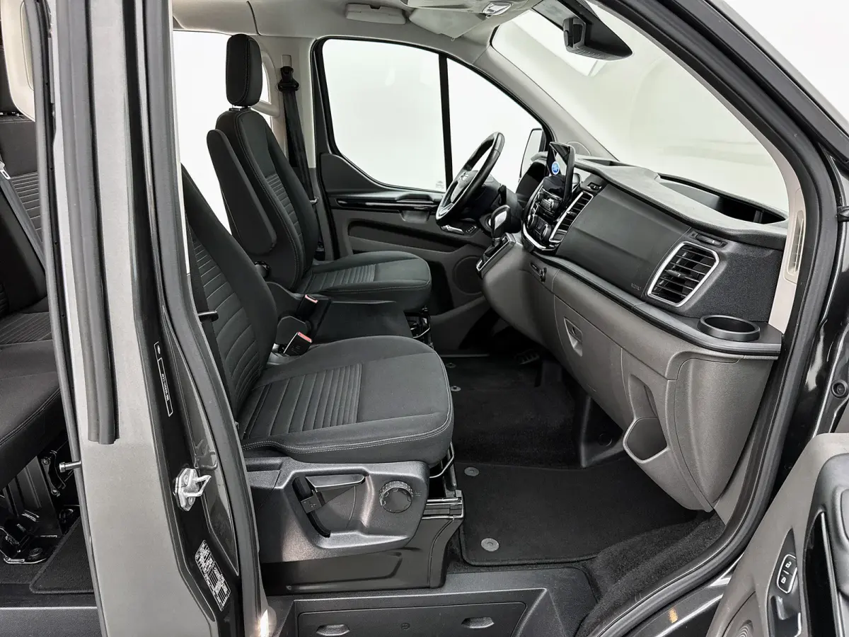 300 2.0 TDCI L2H1 Limited DC 170pk Navigatie Schuifdeur L+R Dubbele cabine Stoelverwarming