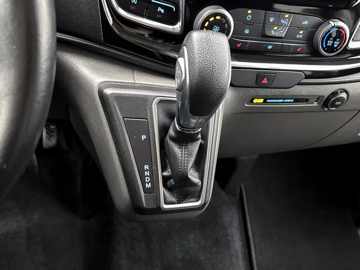 300 2.0 TDCI L2H1 Limited DC 170pk Navigatie Schuifdeur L+R Dubbele cabine Stoelverwarming