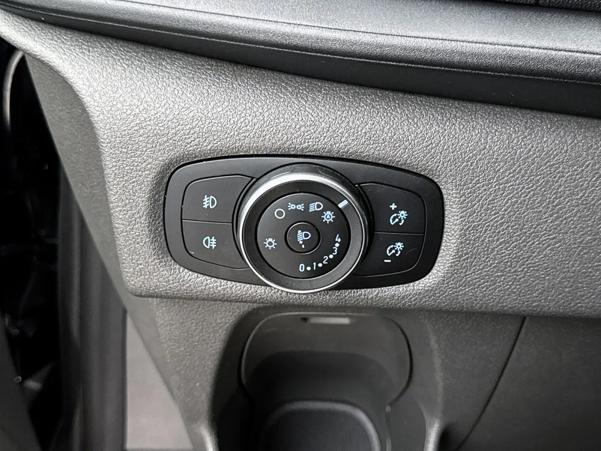 300 2.0 TDCI L2H1 Limited DC 170pk Navigatie Schuifdeur L+R Dubbele cabine Stoelverwarming