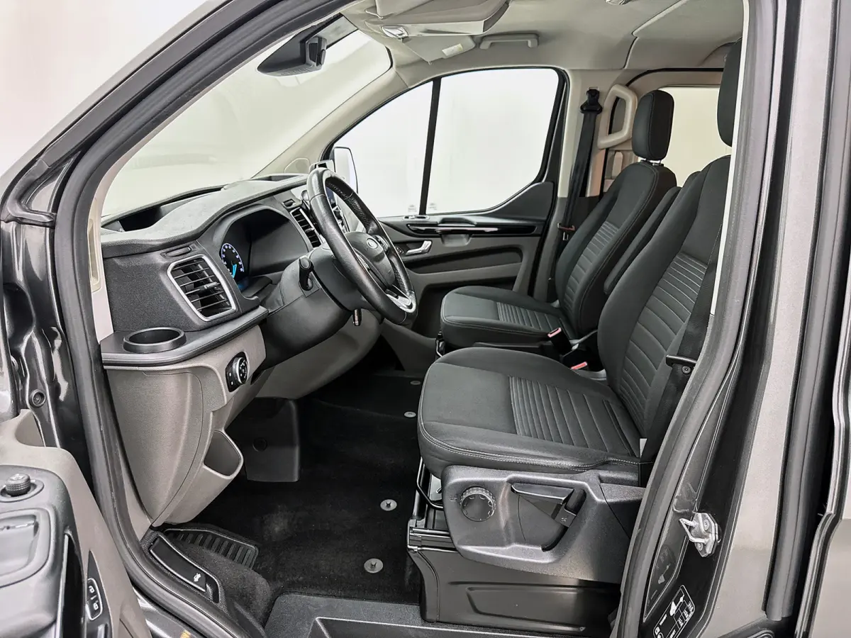 300 2.0 TDCI L2H1 Limited DC 170pk Navigatie Schuifdeur L+R Dubbele cabine Stoelverwarming