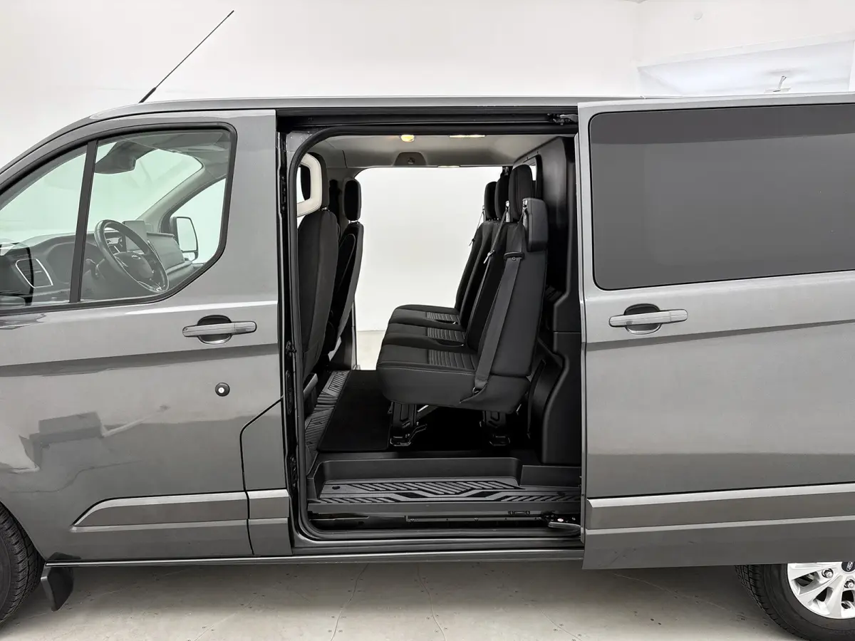 300 2.0 TDCI L2H1 Limited DC 170pk Navigatie Schuifdeur L+R Dubbele cabine Stoelverwarming