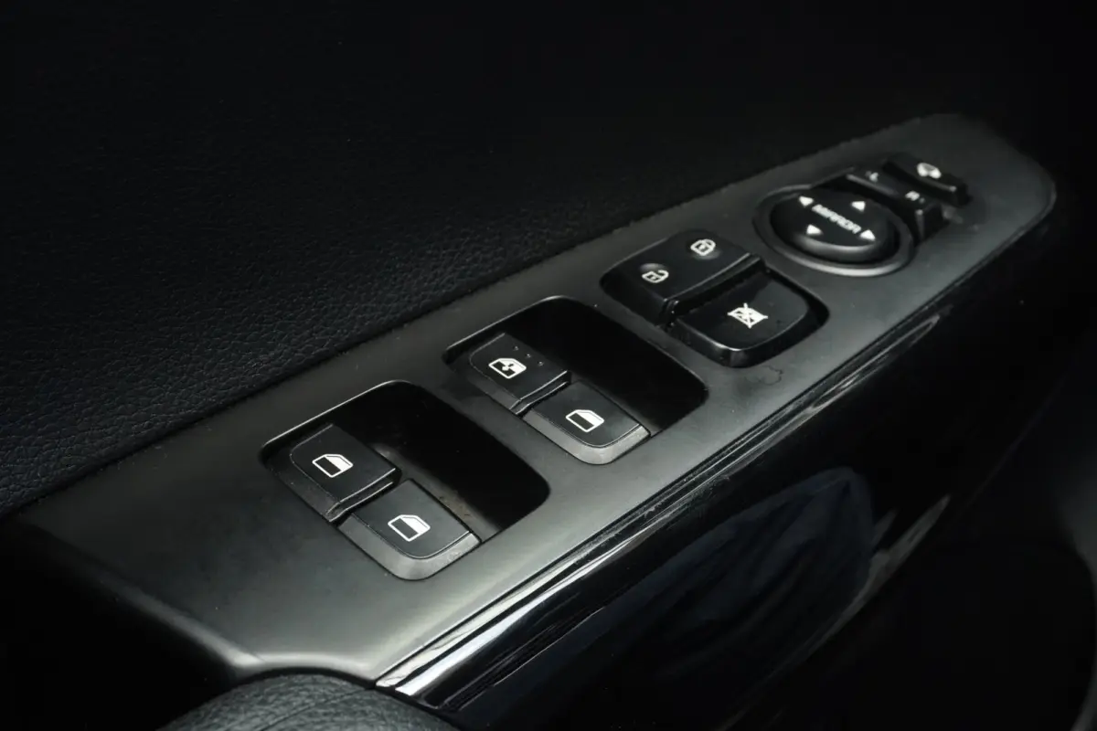 1.0 DPi DynamicPlusLine / Camera / Carplay / Cruise / ECC / Keyless-Entry&Start / 15"LMV / = DEALER ONDERHOUDEN !!