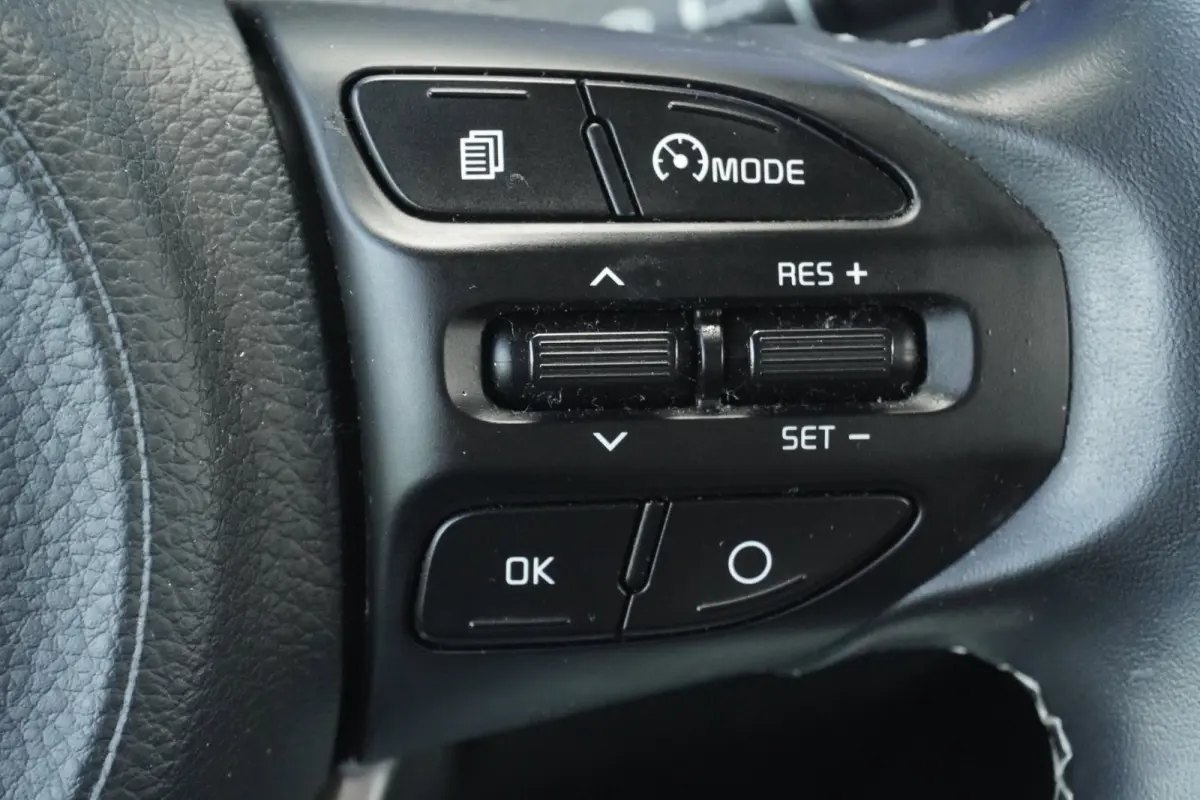 1.0 DPi DynamicPlusLine / Camera / Carplay / Cruise / ECC / Keyless-Entry&Start / 15"LMV / = DEALER ONDERHOUDEN !!
