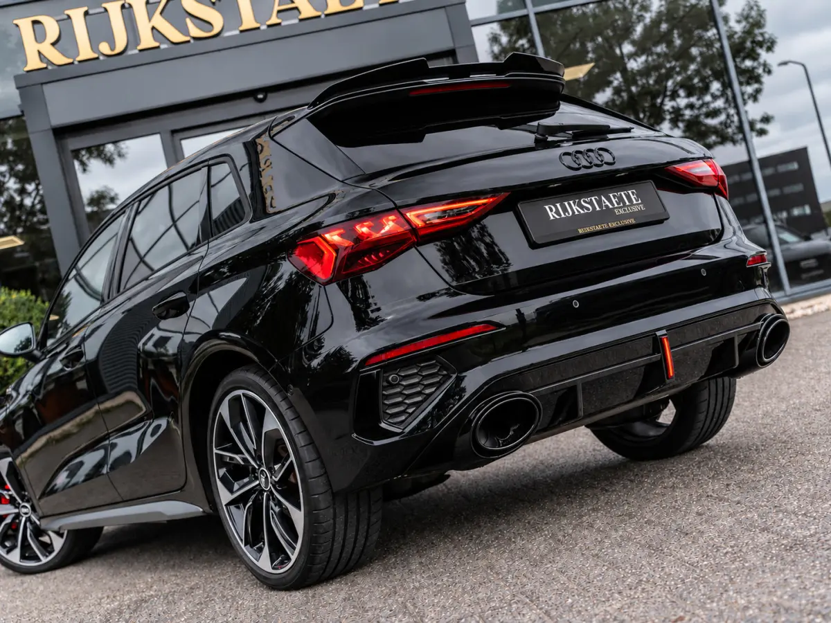 40 TFSIe S-Line|MATRIX|RS-LOOK|19''|ACC