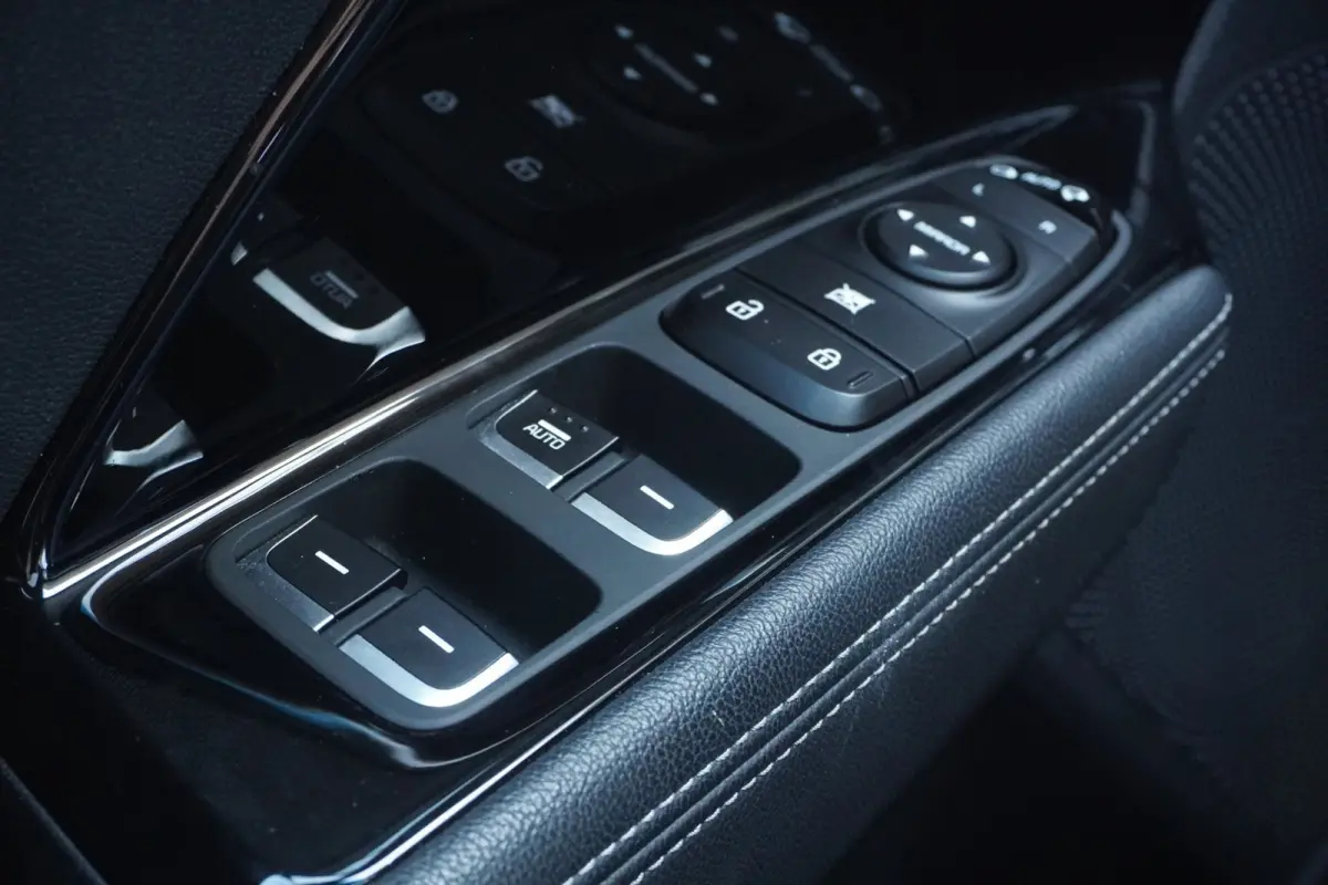 1.6 GDi Hybrid DynamicLine+Led+Leder+Vitrual+Schuifdak+Breed-Navigatie+camera+privacy-Glass = ORIG/NL