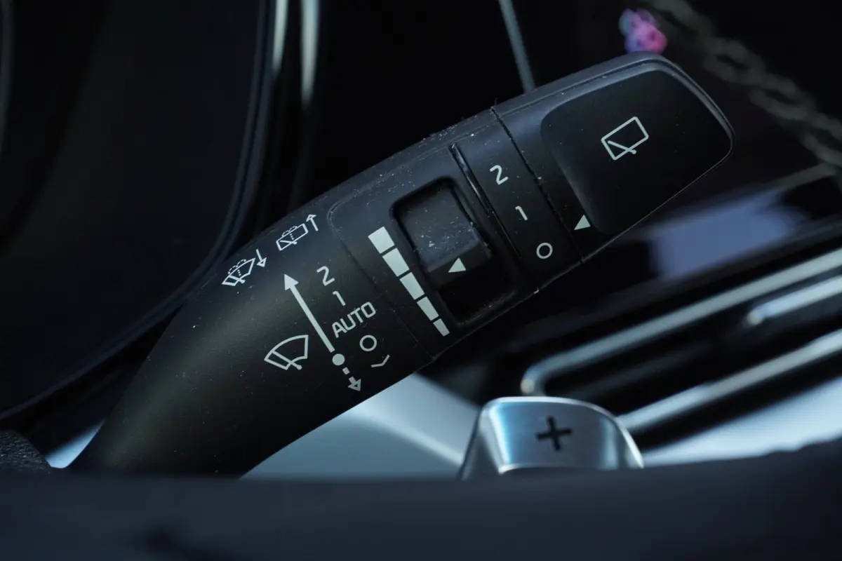 1.6 GDi Hybrid DynamicLine+Led+Leder+Vitrual+Schuifdak+Breed-Navigatie+camera+privacy-Glass = ORIG/NL