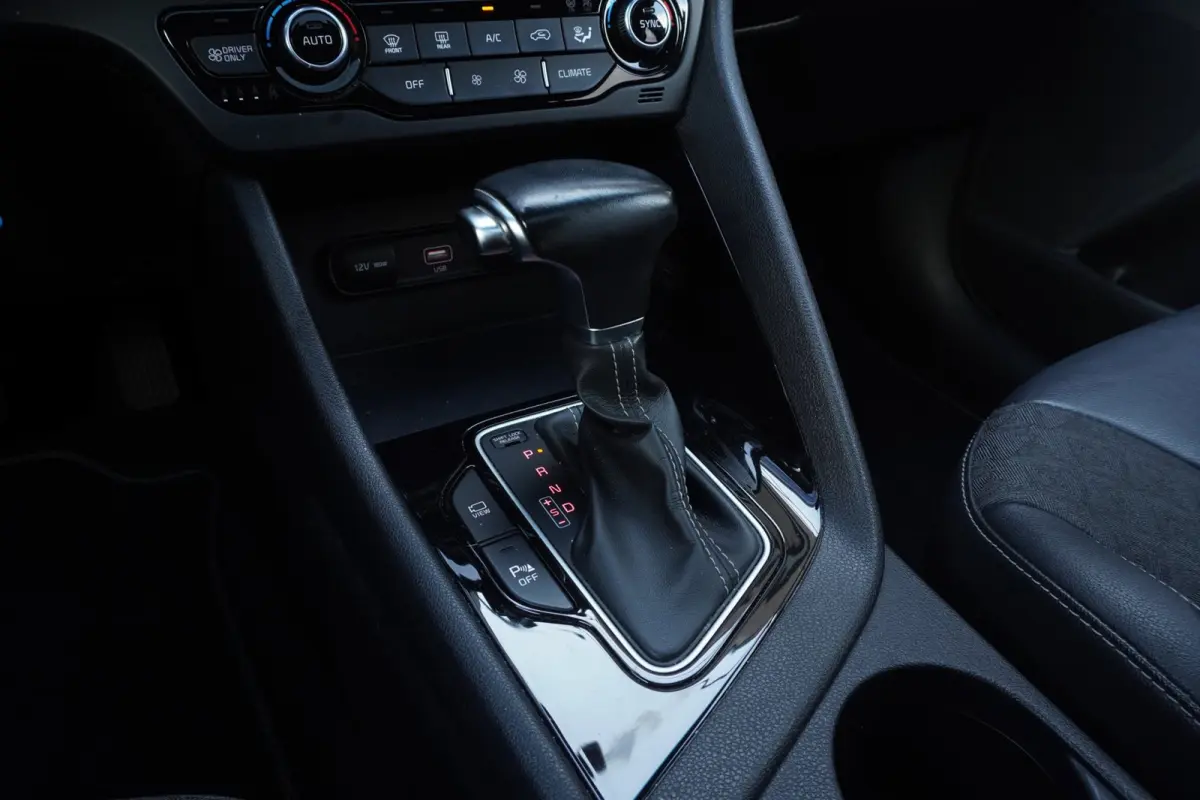 1.6 GDi Hybrid DynamicLine+Led+Leder+Vitrual+Schuifdak+Breed-Navigatie+camera+privacy-Glass = ORIG/NL
