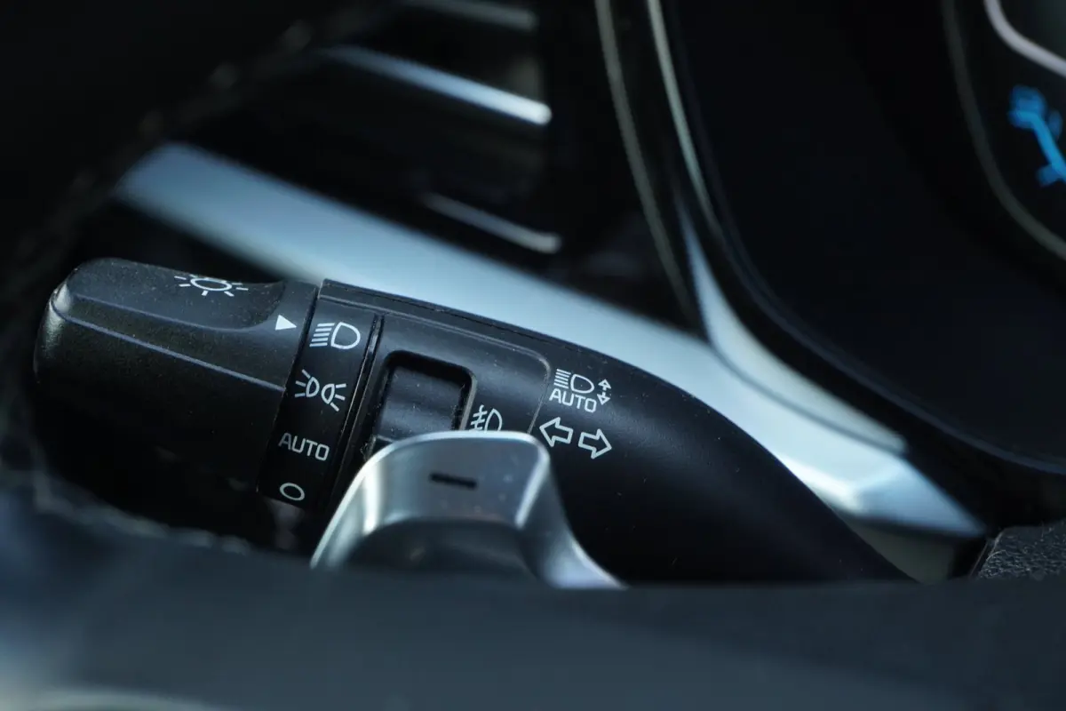 1.6 GDi Hybrid DynamicLine+Led+Leder+Vitrual+Schuifdak+Breed-Navigatie+camera+privacy-Glass = ORIG/NL
