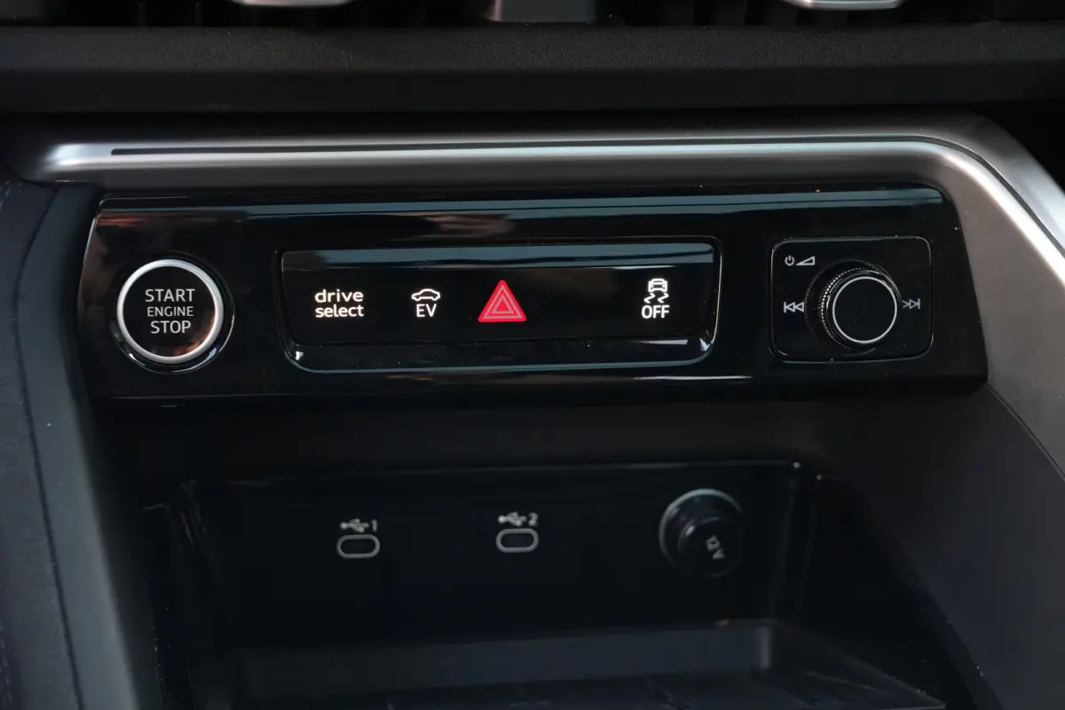2.0 TFSI e-hybrid quattro S edition Sportback | 299PK | Pano | 360° | 21" | Keyless | S Line | Tech Plus | Audi Q5 Sportback S edition 299 PK Plug-in Hybrid met 2.0 viercilinder, panoramada