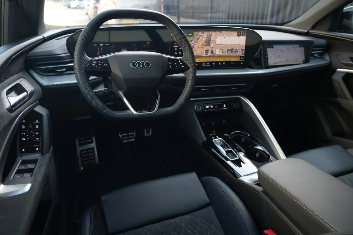 2.0 TFSI e-hybrid quattro S edition Sportback | 299PK | Pano | 360° | 21" | Keyless | S Line | Tech Plus | Audi Q5 Sportback S edition 299 PK Plug-in Hybrid met 2.0 viercilinder, panoramada
