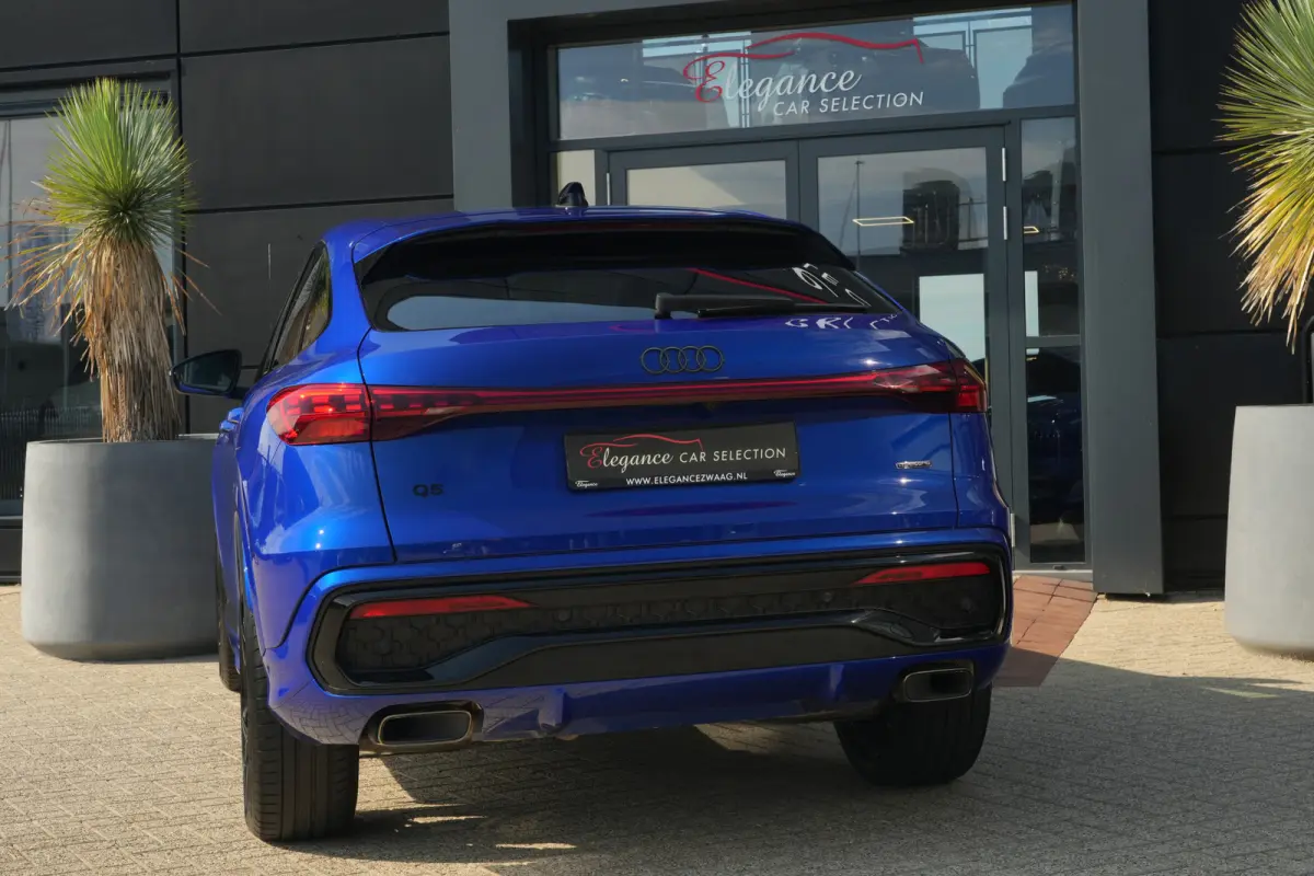 2.0 TFSI e-hybrid quattro S edition Sportback | 299PK | Pano | 360° | 21" | Keyless | S Line | Tech Plus | Audi Q5 Sportback S edition 299 PK Plug-in Hybrid met 2.0 viercilinder, panoramada