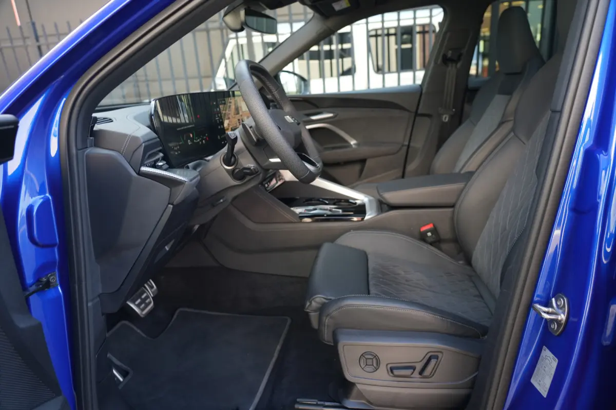 2.0 TFSI e-hybrid quattro S edition Sportback | 299PK | Pano | 360° | 21" | Keyless | S Line | Tech Plus | Audi Q5 Sportback S edition 299 PK Plug-in Hybrid met 2.0 viercilinder, panoramada