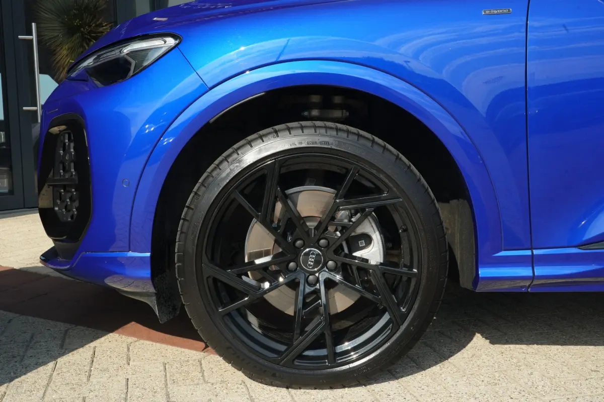 2.0 TFSI e-hybrid quattro S edition Sportback | 299PK | Pano | 360° | 21" | Keyless | S Line | Tech Plus | Audi Q5 Sportback S edition 299 PK Plug-in Hybrid met 2.0 viercilinder, panoramada