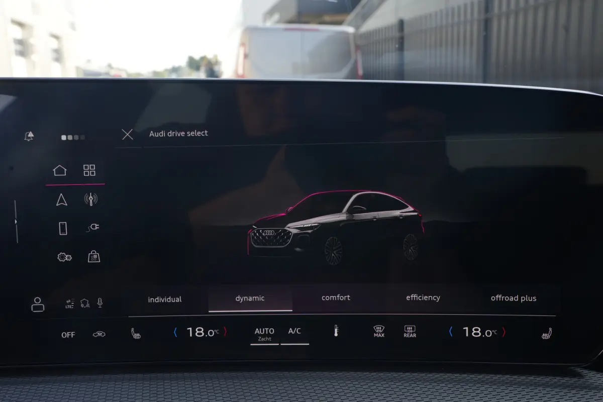 2.0 TFSI e-hybrid quattro S edition Sportback | 299PK | Pano | 360° | 21" | Keyless | S Line | Tech Plus | Audi Q5 Sportback S edition 299 PK Plug-in Hybrid met 2.0 viercilinder, panoramada