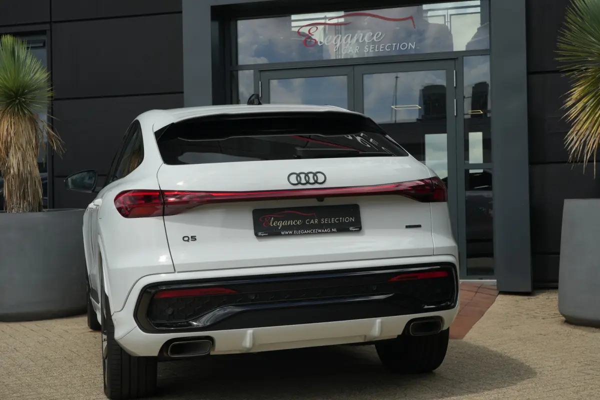 2.0 TFSI e-hybrid quattro S edition Sportback | 299PK | Pano | 360° | 21" | Keyless | S Line | Tech Plus | Audi Q5 Sportback S edition 299 PK Plug-in Hybrid met 2.0 viercilinder, panoramada