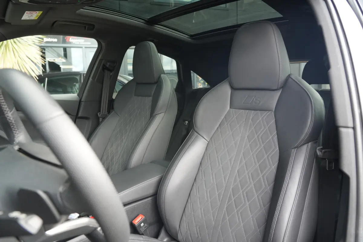 2.0 TFSI e-hybrid quattro S edition Sportback | 299PK | Pano | 360° | 21" | Keyless | S Line | Tech Plus | Audi Q5 Sportback S edition 299 PK Plug-in Hybrid met 2.0 viercilinder, panoramada