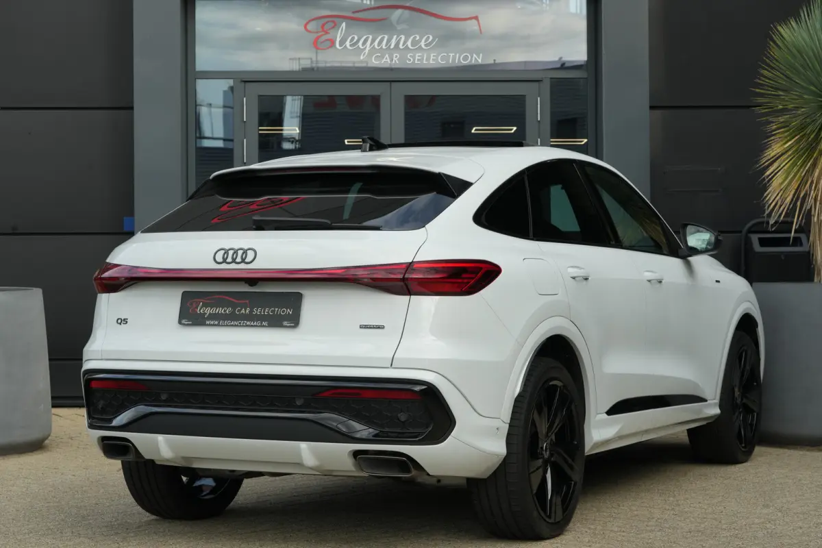 2.0 TFSI e-hybrid quattro S edition Sportback | 299PK | Pano | 360° | 21" | Keyless | S Line | Tech Plus | Audi Q5 Sportback S edition 299 PK Plug-in Hybrid met 2.0 viercilinder, panoramada