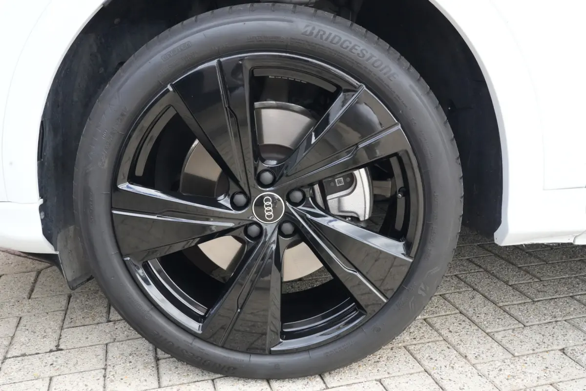 2.0 TFSI e-hybrid quattro S edition Sportback | 299PK | Pano | 360° | 21" | Keyless | S Line | Tech Plus | Audi Q5 Sportback S edition 299 PK Plug-in Hybrid met 2.0 viercilinder, panoramada