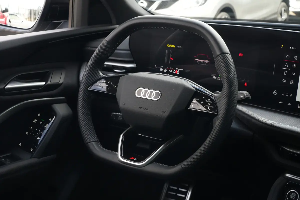 2.0 TFSI e-hybrid quattro S edition Sportback | 299PK | Pano | 360° | 21" | Keyless | S Line | Tech Plus | Audi Q5 Sportback S edition 299 PK Plug-in Hybrid met 2.0 viercilinder, panoramada